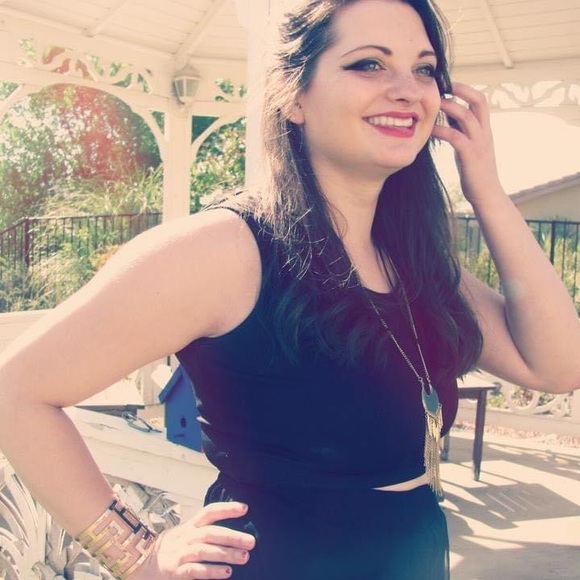 Meet your Posher, Christin - Picture 2 of 4